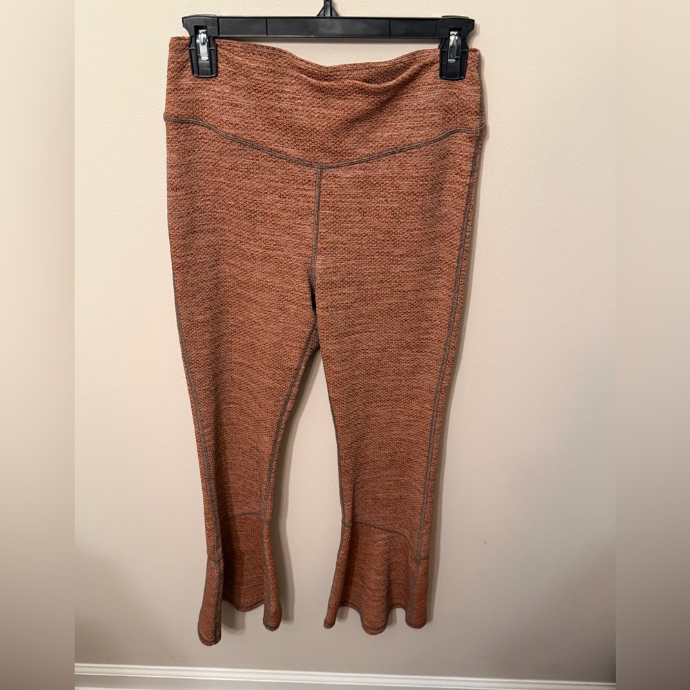 💗 VGUC Free People Movement Good Karma Cropped Flares